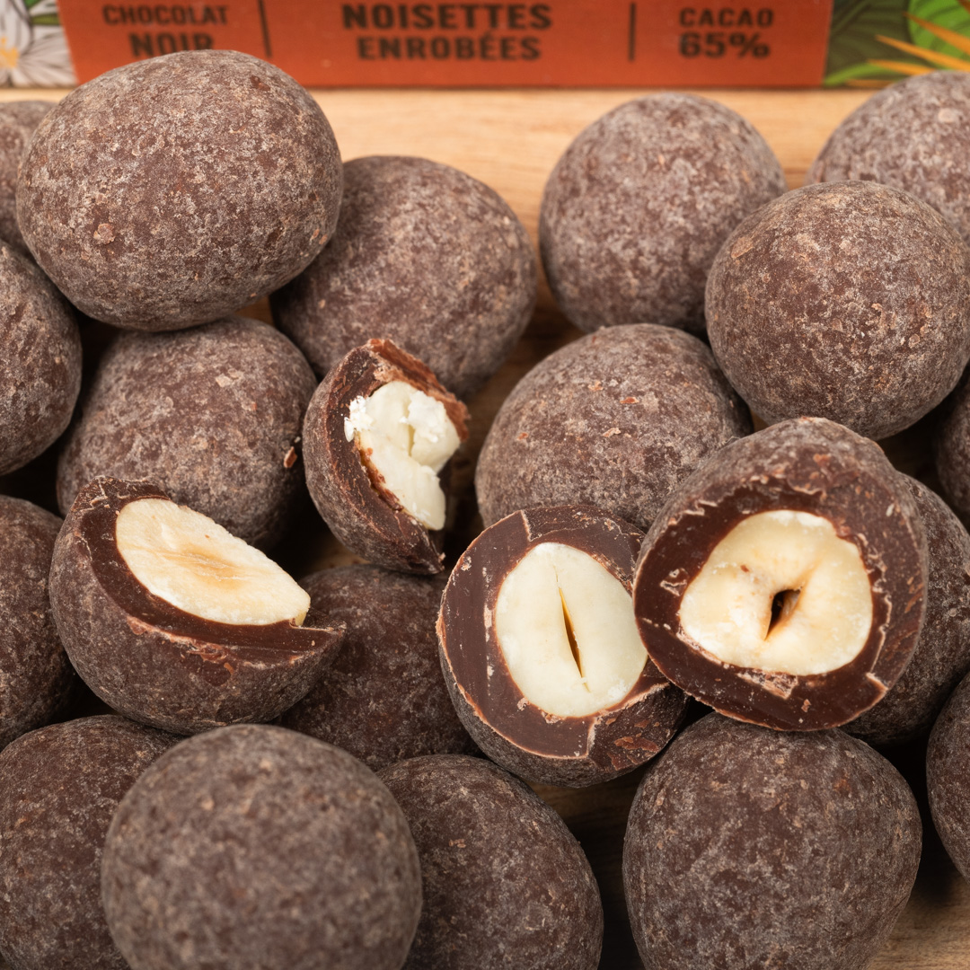 Noisettes enrobées de chocolat noir – Image 3