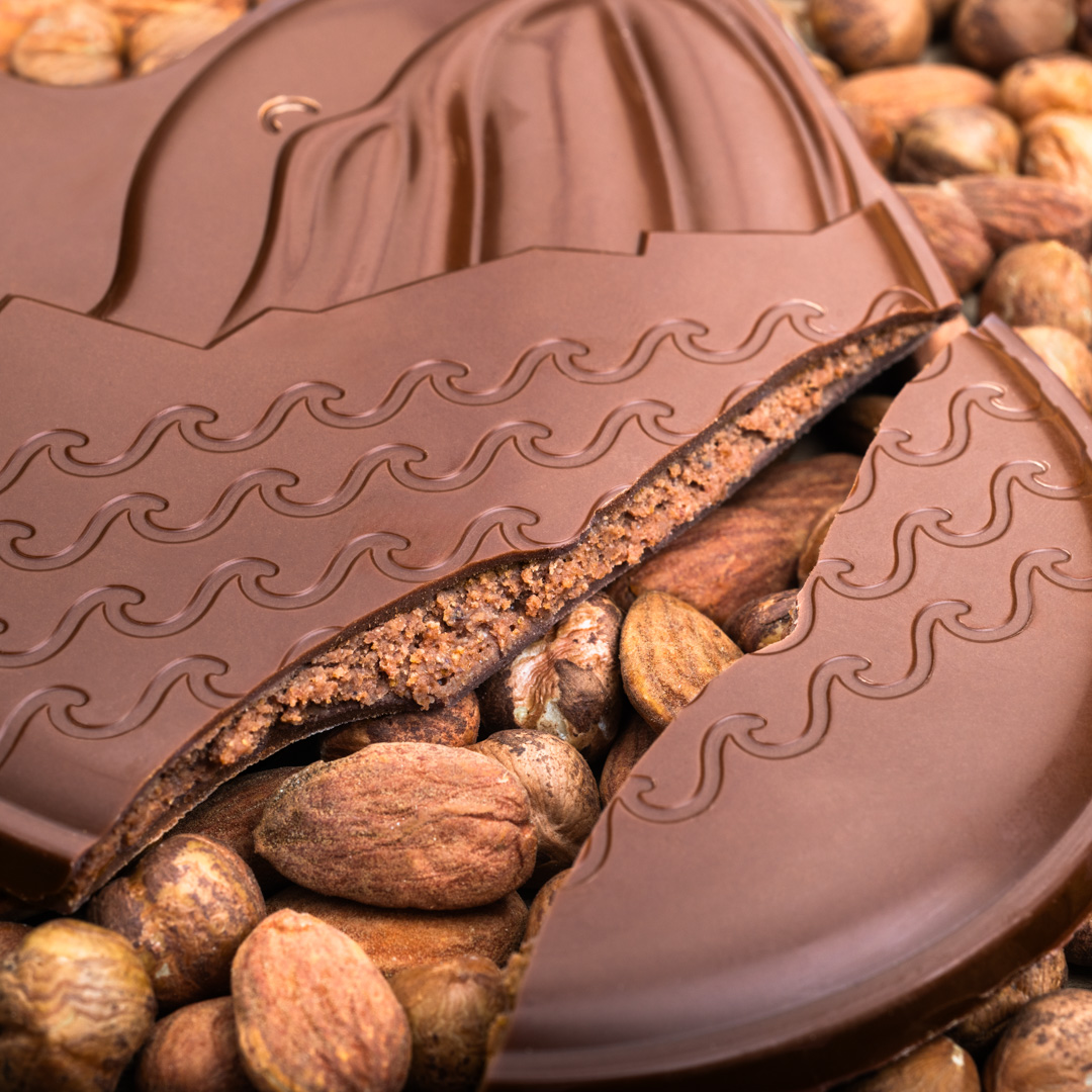 Baleine de Pâques chocolat au lait fourrée au praliné amandes & noisettes du Piémont – Image 2